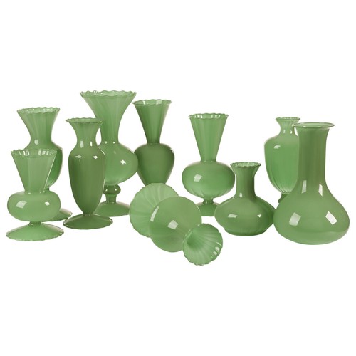 1 Set of 10 Mini Vases for Flowers - Ten Piece Small Glass Bud Vases - Green New - Picture 13 of 14