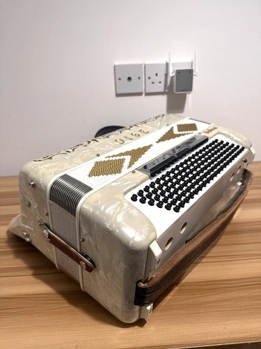 Brandoni Dise Chromatic Button Accordion - Picture 5 of 12