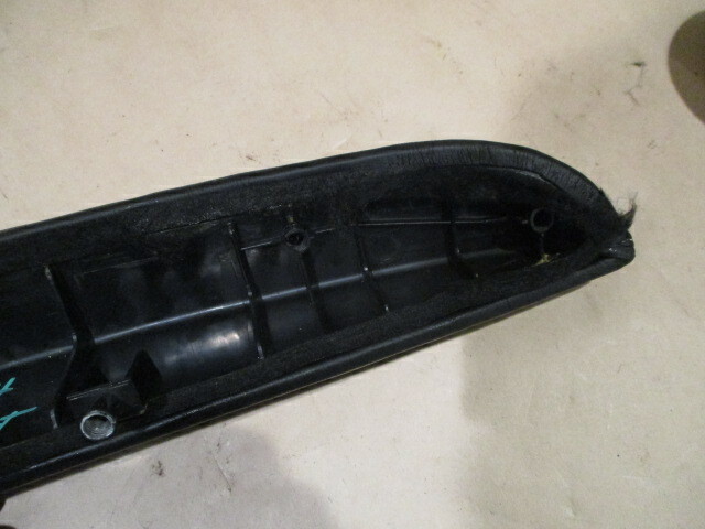 Maserati GranTurismo - RH Interior Door Arm Rest - Black - P/N 69910800