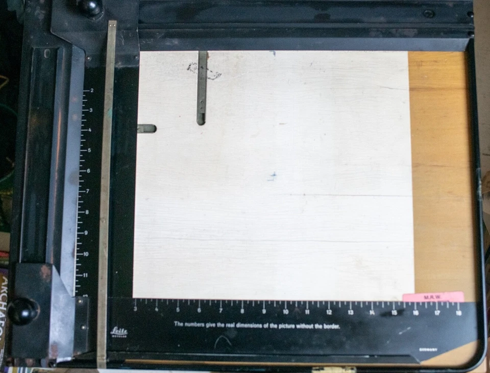 Caballete de ampliación fotográfica alemán Leitz Wetzlar 2 hojas cuarto oscuro 18" color BW Foto 2 de 4