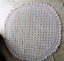 Nappe brodée main ancienne de 165 cm de diamètre