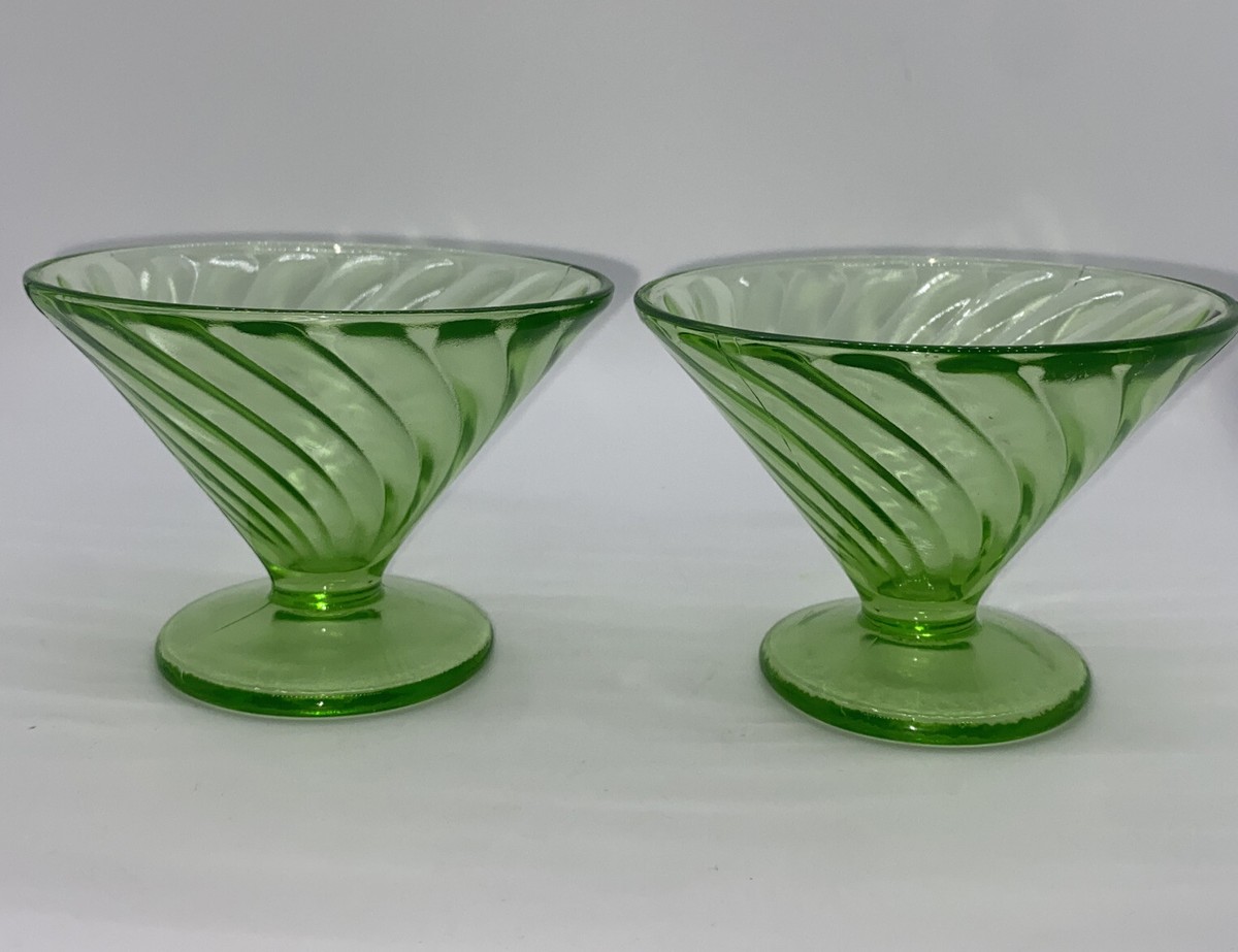 uc.ページ　FMC テーブルプレート Green Federal Glass Vaseline Footed Sherbet Bowls “F Shield” Mark