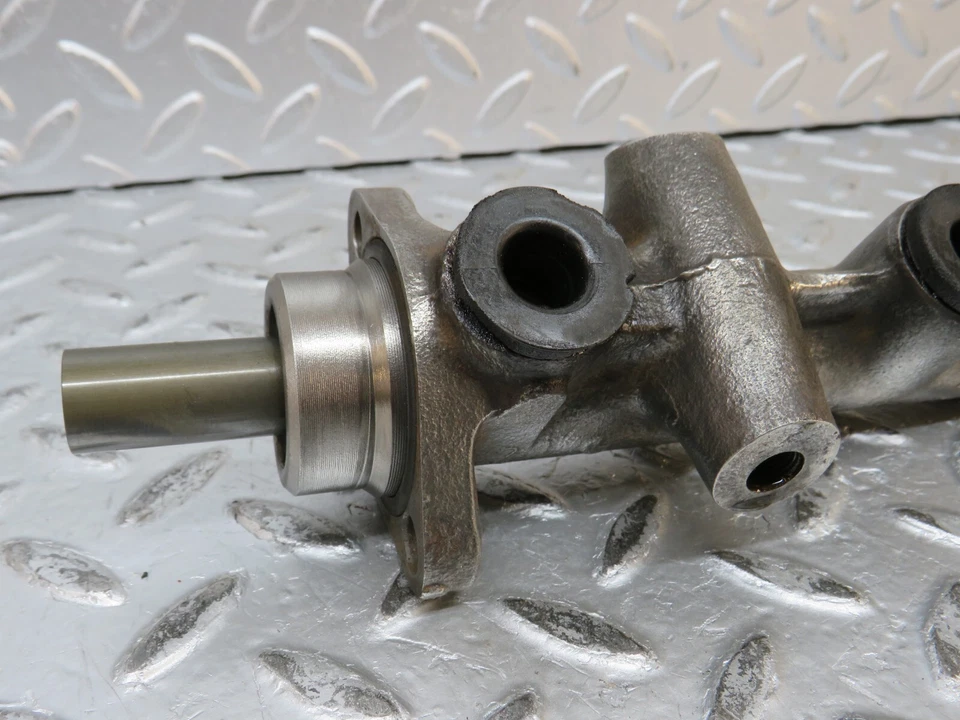 ⚙32139⚙ Mercedes-Benz W123 230E Brake Master Cylinder Bendix - Image 2 of 4