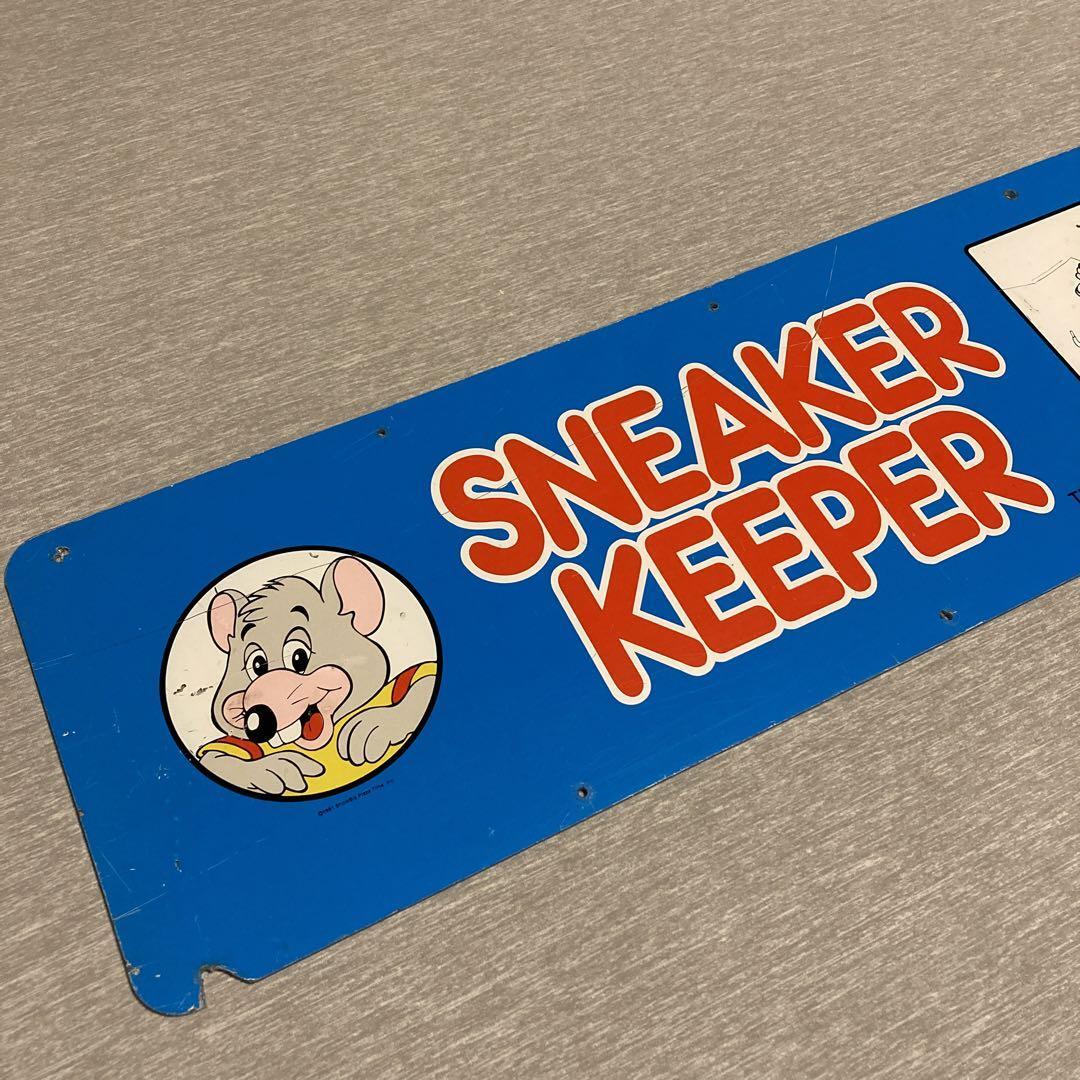レア！ チャッキーチーズ SNEAKER KEEPER 看板
