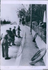 1954 Photo Swiss Soldiers Erect Barbed Wire Geneva Conference Villa Military 6X8