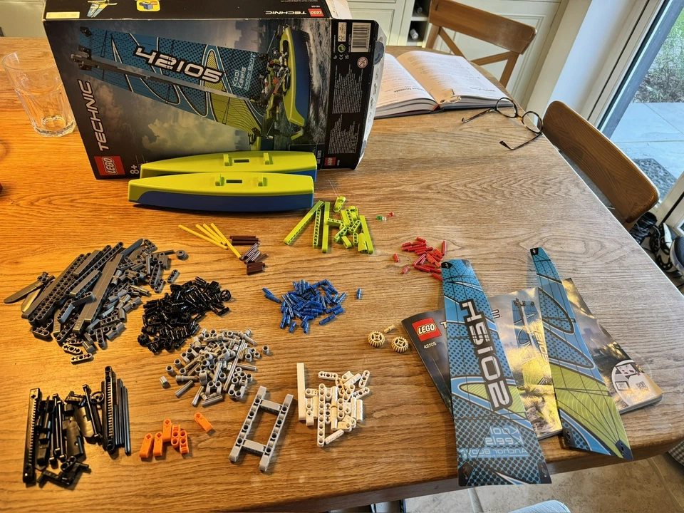 LEGO Technic 42105 Catamaran
