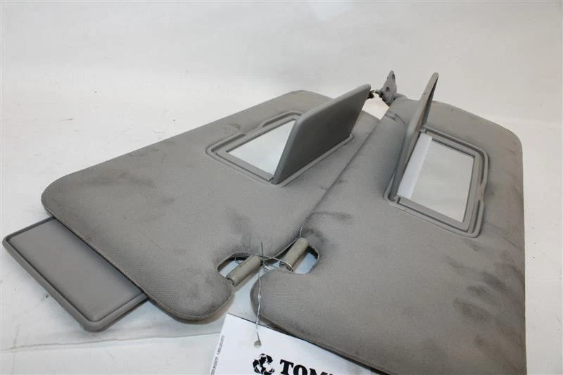 Used Left Sun Visor fits: 2011 Nissan Armada w/illumination primary lower LE L. Foto 2 de 4