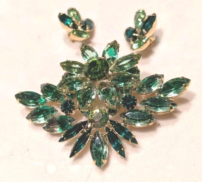 Vintage Layered Green Flower brooch & earrings Set