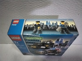 LEGO 7032 World City Police and Rescue Police 4WD and Undercover Van - Factory s