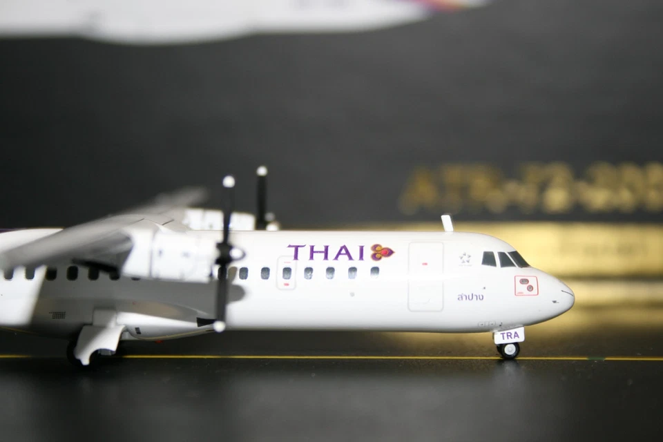 Gemini Jets 1:200 Thai Airways Aerospatiale ATR-72-200 HS-TRA (G2THA597) - Image 2 of 4