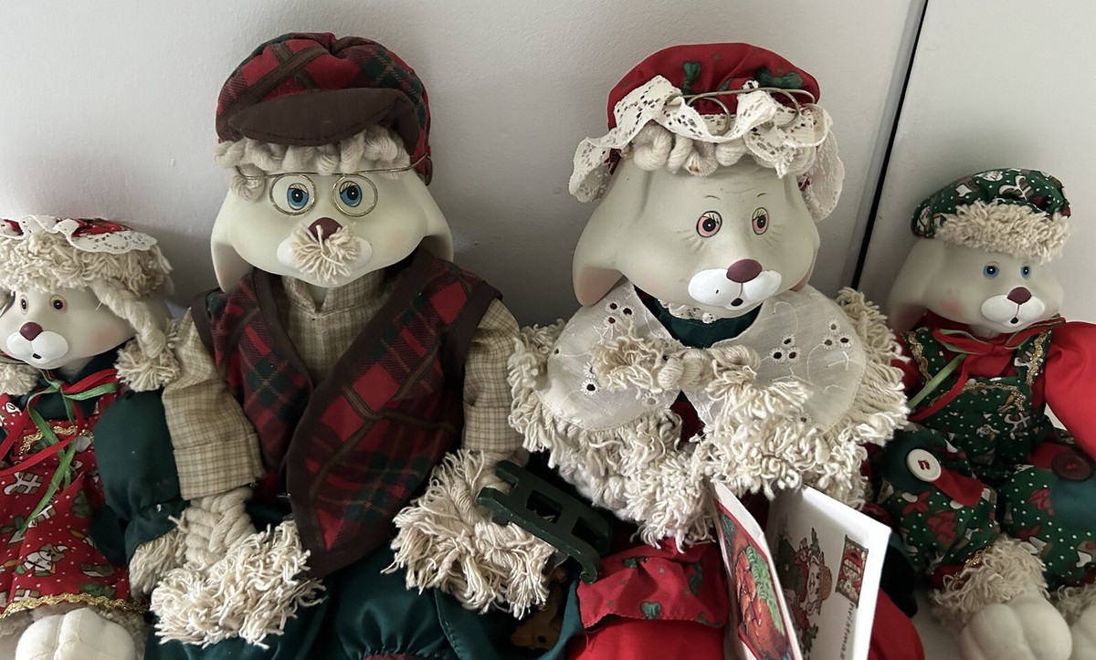 House of Lloyd Christmas Around the World: Grannie, Grandpa, Hip