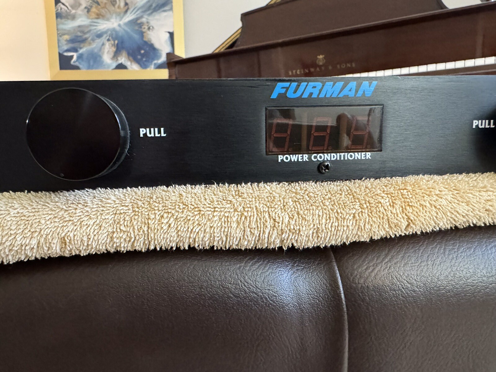 Furman 15A Merit Series Power Conditioner Model M8D w 9 AC Inputs and