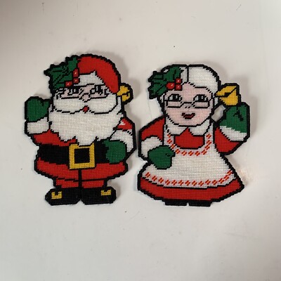 Vintage Plastic Canvas Yarn Christmas Wall Decor Santa Claus & Mrs. Claus 9 Inc