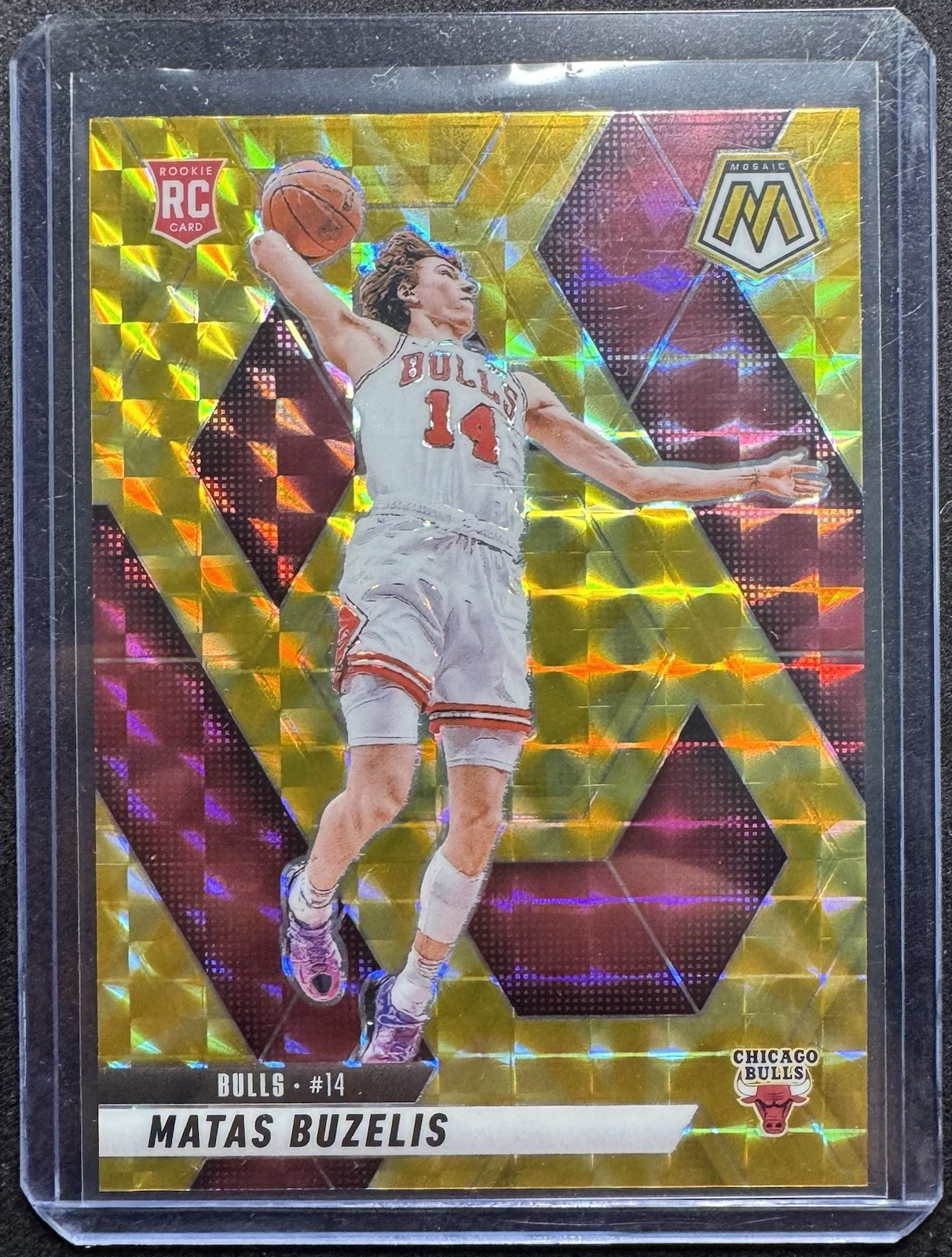 2024-25 Panini Mosaic Matas Buzelis #223 Yellow Reactive Chicago Bulls RC