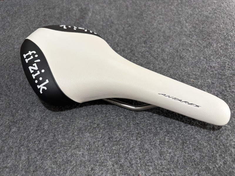 Fizik (fi'zi:k) Road Bike Saddle Antares regular R3 black & White new other