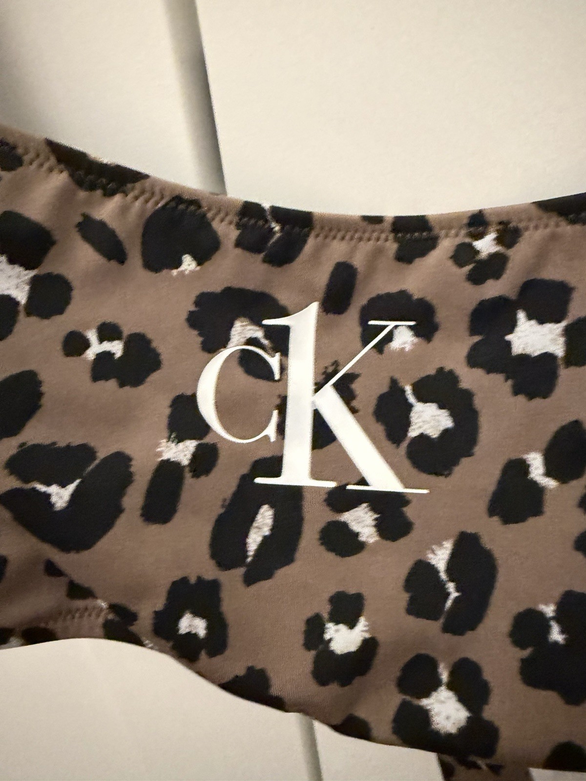 Calvin Klein Leopard Print Bikini Set RRP £78 BNWT  XS Top,S Bottoms + Scrunchie image 8