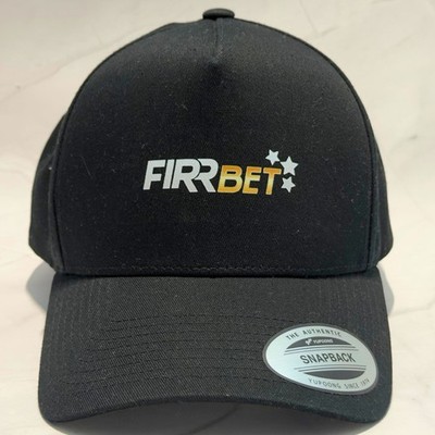 FIRRBET Snapback Cap Black Yupoong The Classics NEU Exzellenter Zustand Ungetra