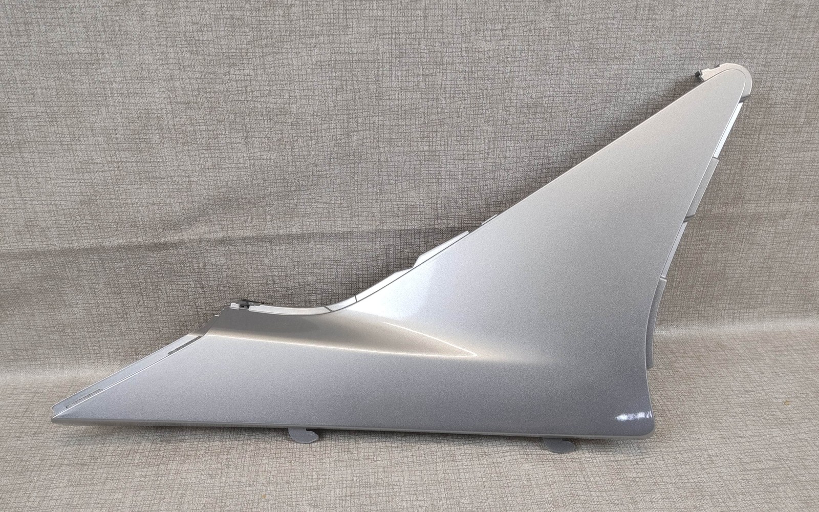 Protection latérale droite gris NHA48M Honda S-Wing 125 83410-KRJ-D50ZB
