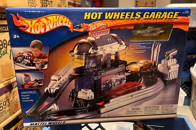 Hot Wheels Garage Set Sealed w/ exclusive Hot Wheels Truck