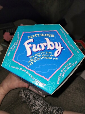 1998 special limited edition Furby Springtime 70-800 Blue Eyes NIB