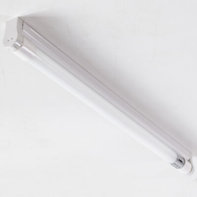 Litecraft 61,5 cm Unterbauleuchte 9W LED T8 Fassung - Weiß Ausverkauf       