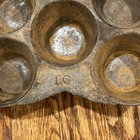 Unusual early cast Iron Muffin/Popover Pan w/raised “10” quality casting beauty — photo 2