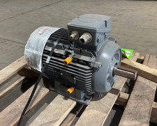 Siemens 1AV3132B 1LE10231CB235AF4 Electric Motor, 7.5 kW, 3PH, 132M