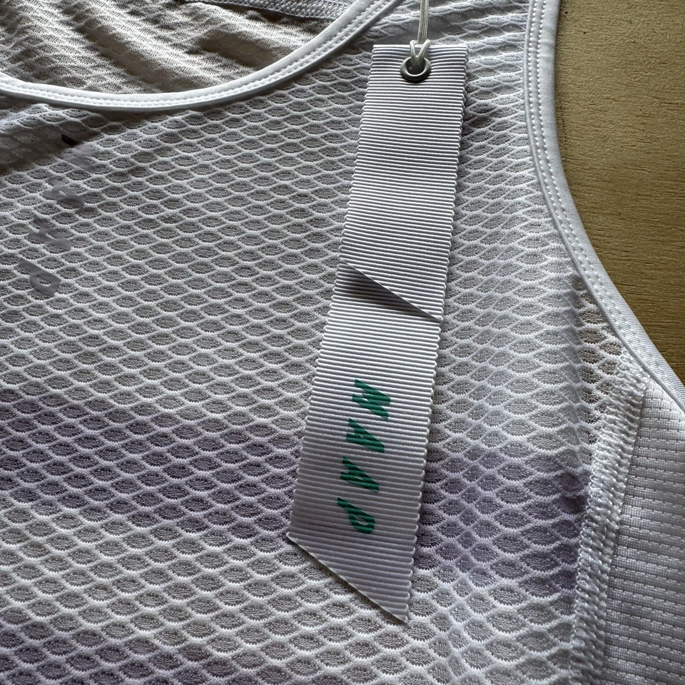 Camiseta sin mangas ligera MAAP Emblem Team para mujer capa base blanca pequeña S Foto 2 de 4