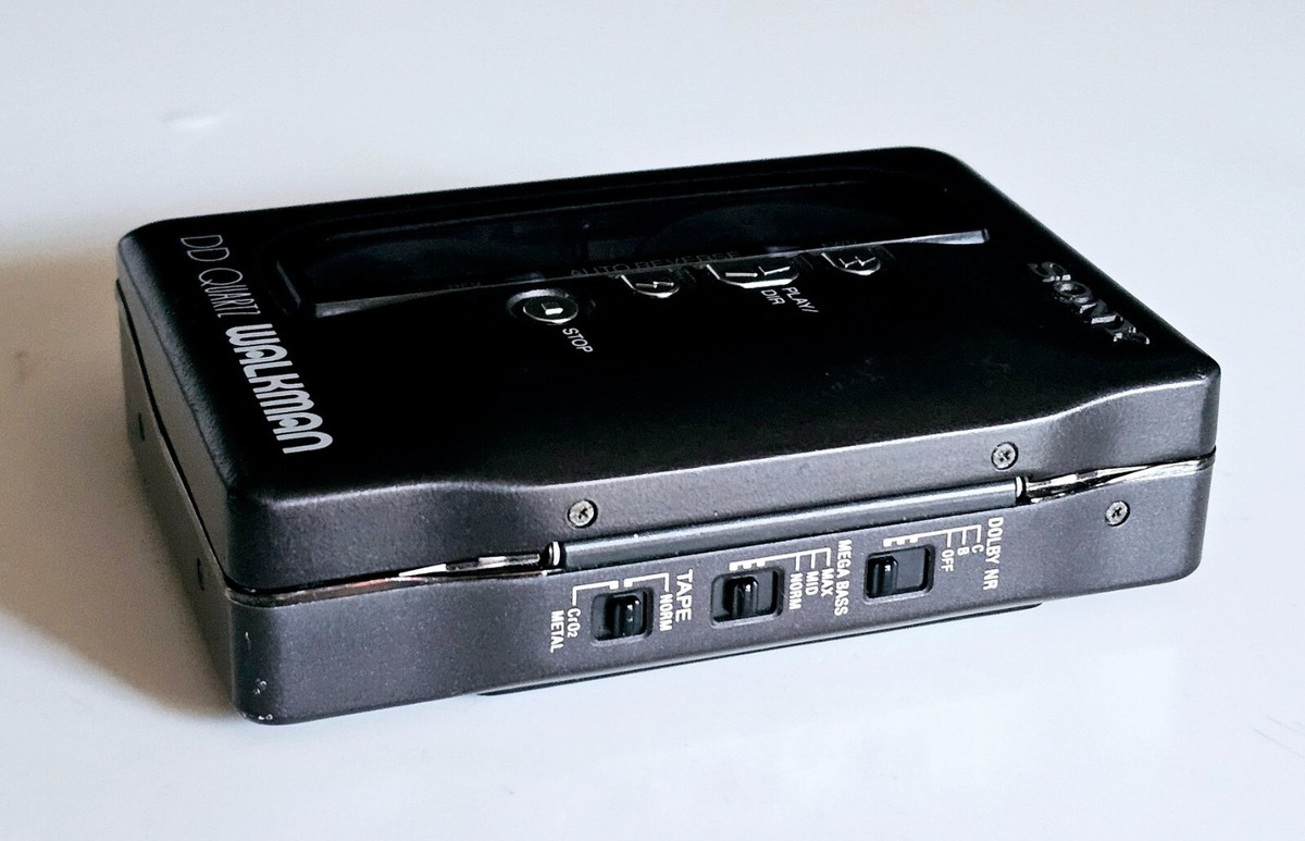 本日限りお値下げ！SONY WALKMAN DD QUARTZ WM-DD9 SONY WALKMAN WM-DD9 NEW OLD STOCK DD Quartz Servo Portable Black