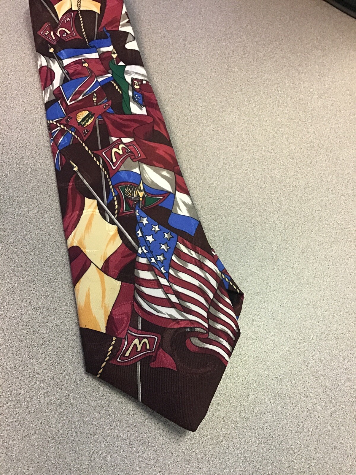 McDonald's Employee Collection USA Patriot Flag Hamburger 100% Silk Tie 1994 EUC