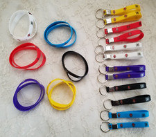 24 PC. SPIDERMAN PARTY BAG FAVORS GIFTS SILICONE BRACELETS  KEYCHAIN /WRISTLETS