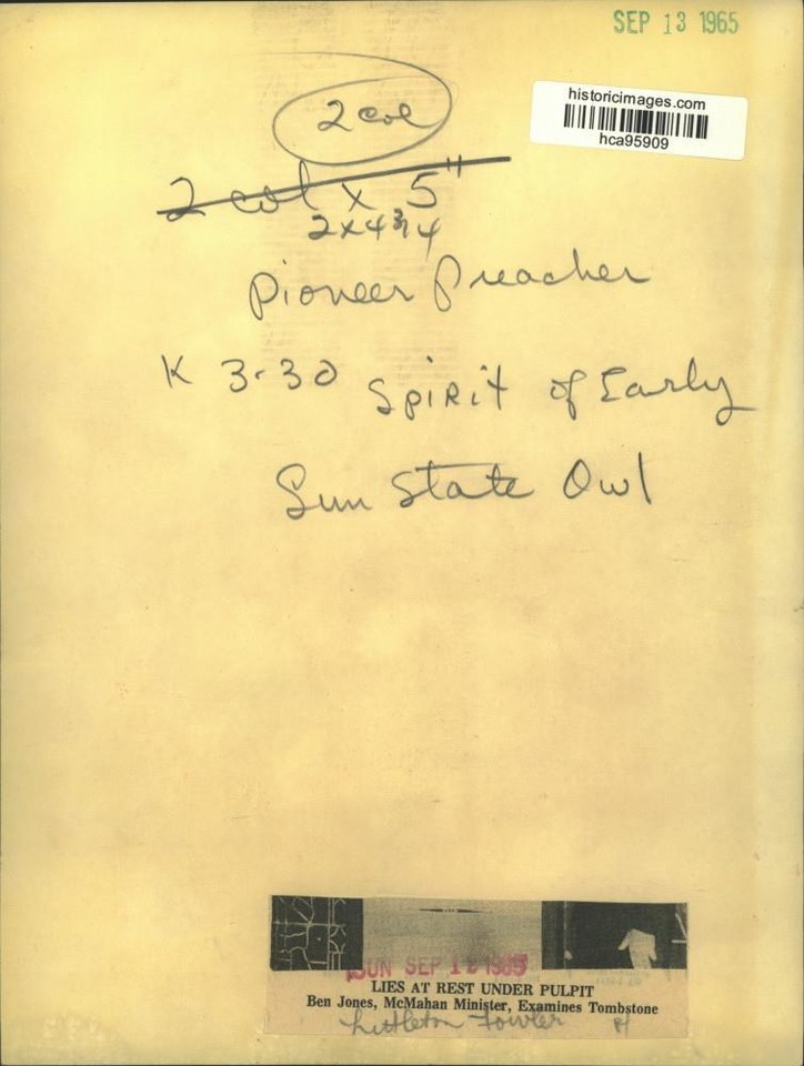 1965 Press Photo McMahan Minister Ben Jones examines Rev.'s tombstone