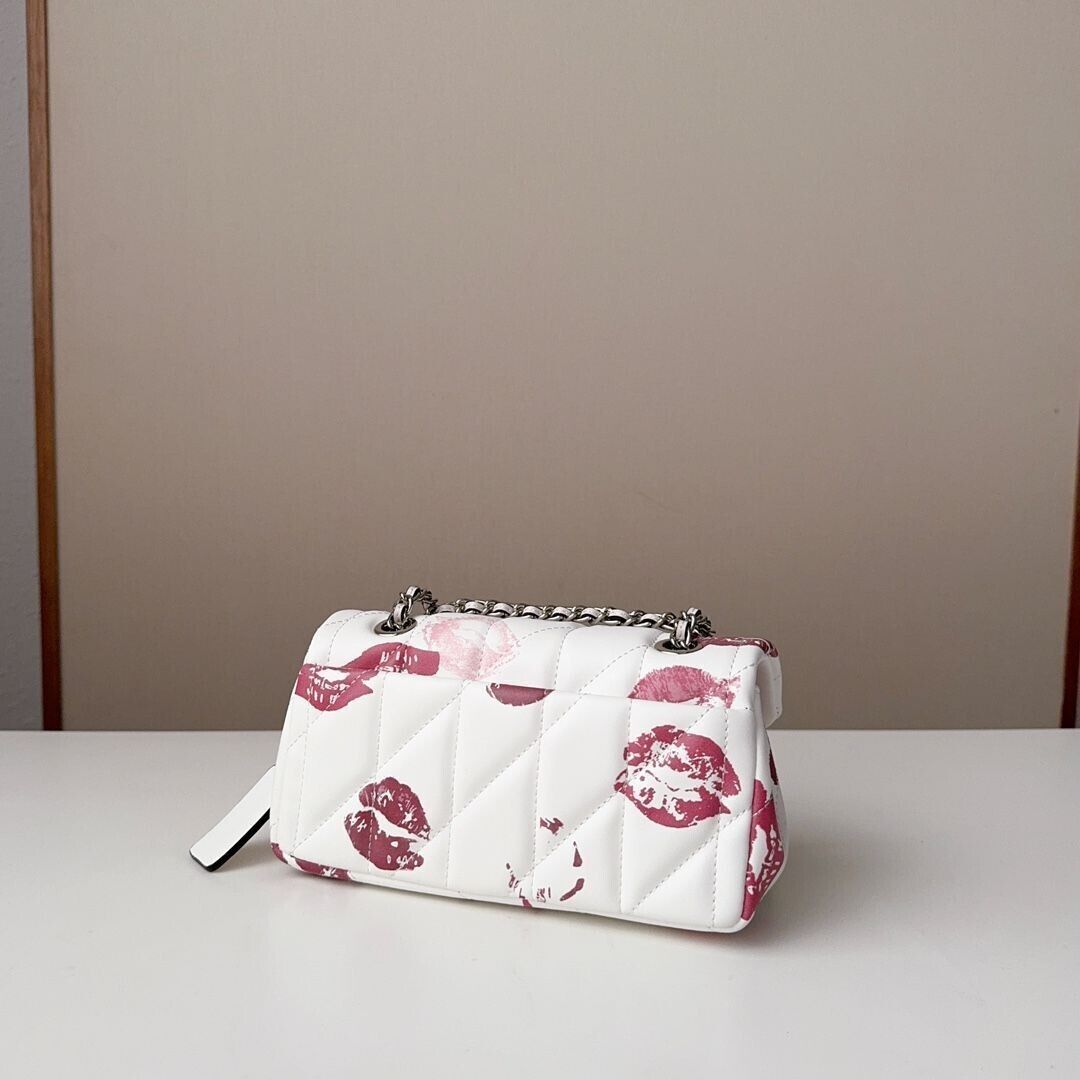 Coach CR114 Tabby Shoulder Bag 20 With Quilting And Lip Coach CR114 Tabby Shoulder Bag 20 With Quilting And Lip