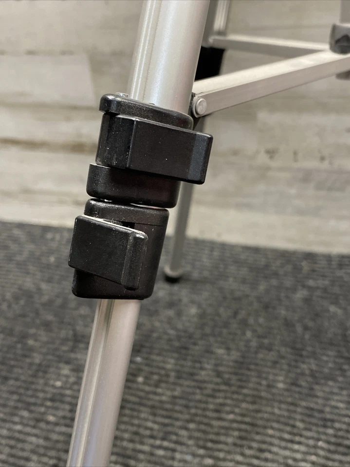 Used Samsonite Lightweight Aluminum Collapsible Pan Head Camera Tripod - Image 3 of 4