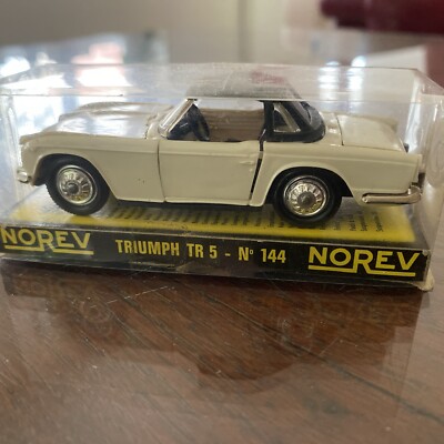 NOREV Ancien 1/43 TRIUMPH TR5 N*144 Couleur Blanche avec boite d