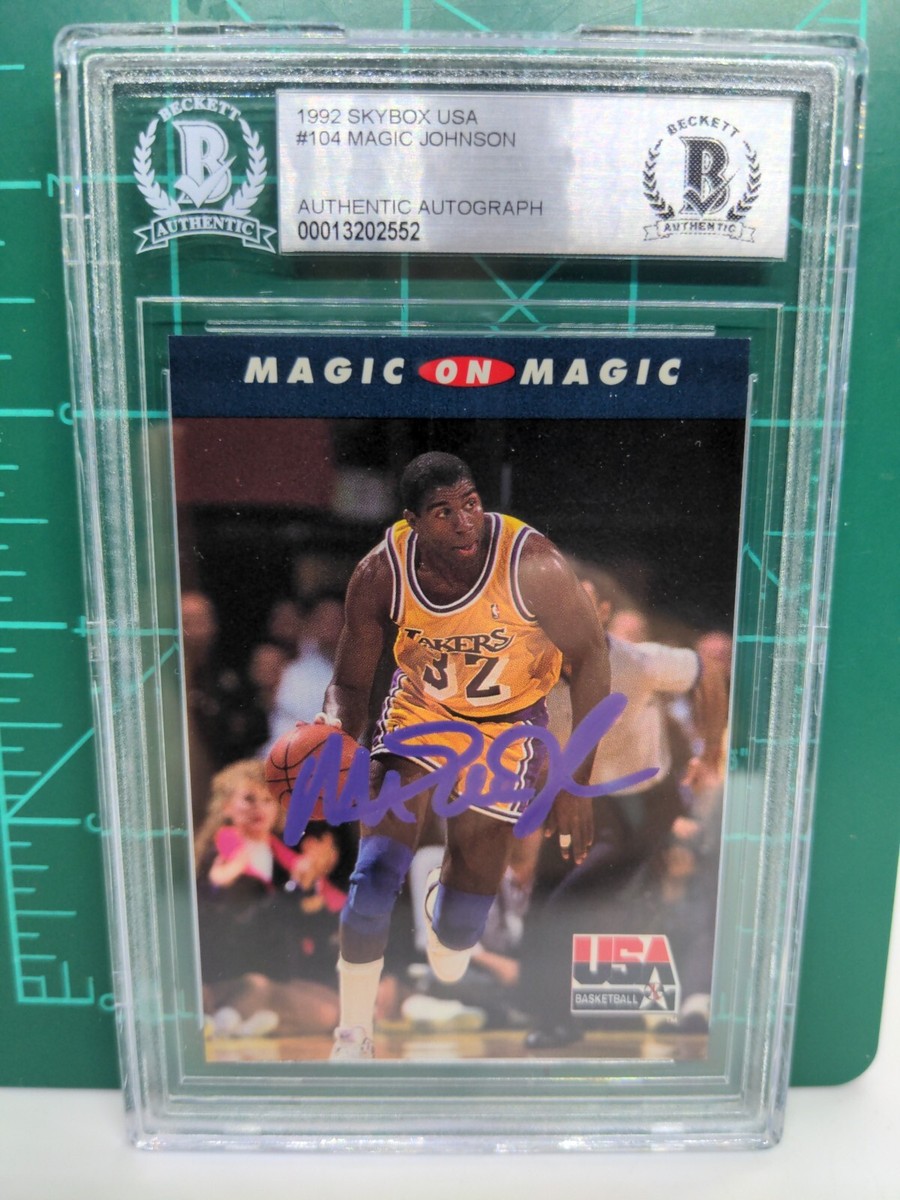 Get the autograph of one of basketball Magic Johnson Auto BGS display picture 1