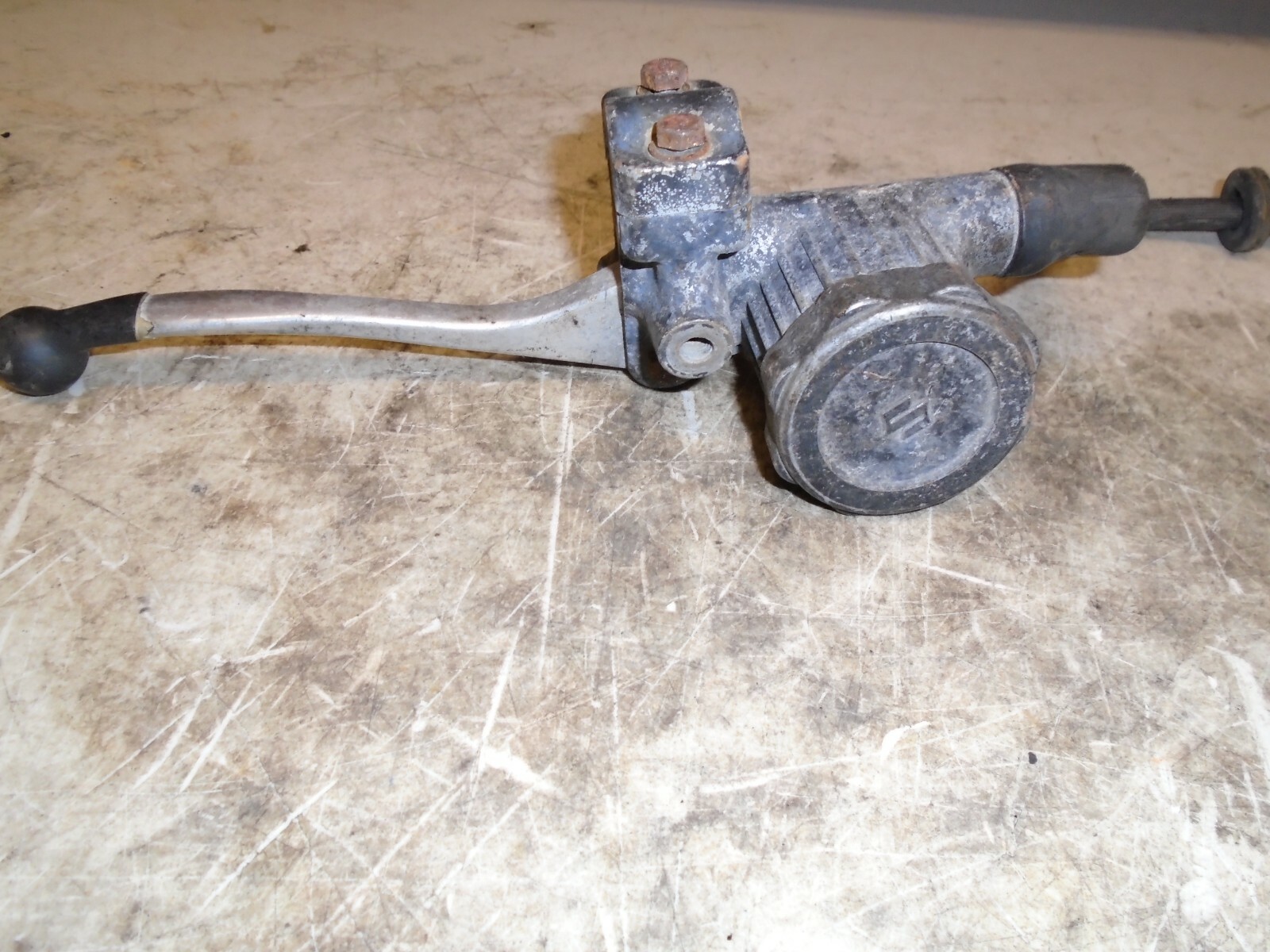 SUZUKI GT750 FRONT MASTER CYLINDER eBay