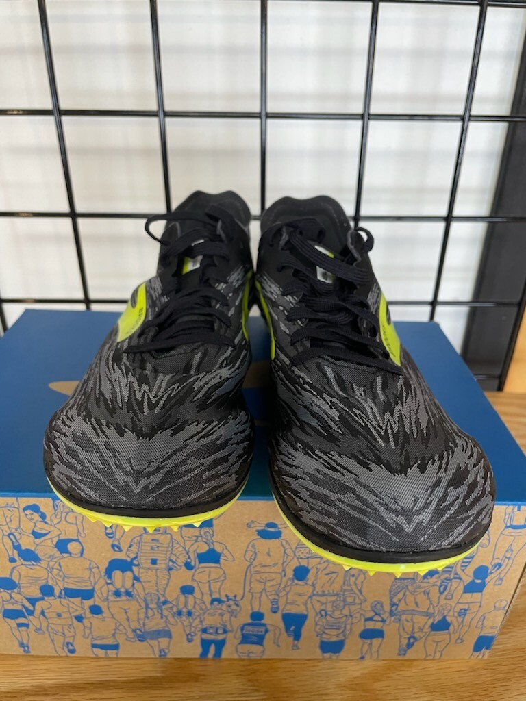 BROOKS ELMN8 V5 陸上競技スパイク　25.0 Brooks ELMN8 v5 Performance Review - Believe in the Run