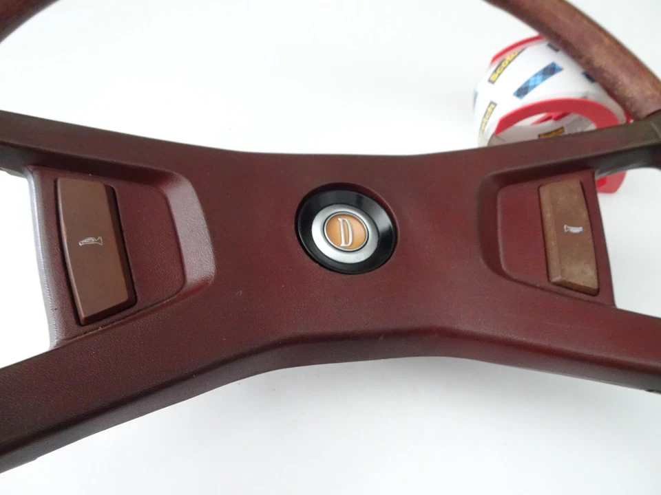 Rueda Datsun Vintage Original Madera/Rojo Oscuro Foto 2 de 4