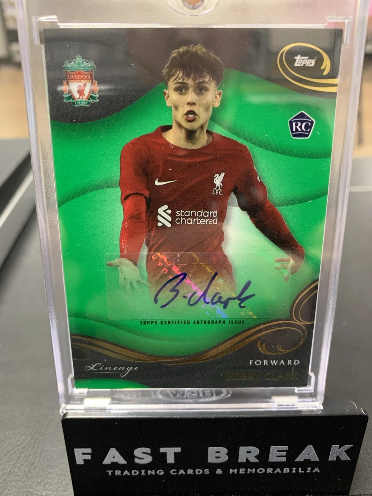 2022-23 Topps Liverpool Lineage Bobby Clark Icon Autograph Auto Green 21/50 view 1