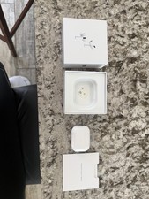 Apple AirPods Pro 2nd Gen Wireless White MagSafe USB-C Noise Cancelling
