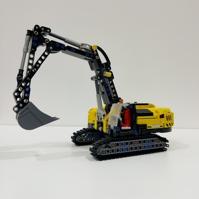 LEGO TECHNIC: Heavy Duty Excavator (42121)