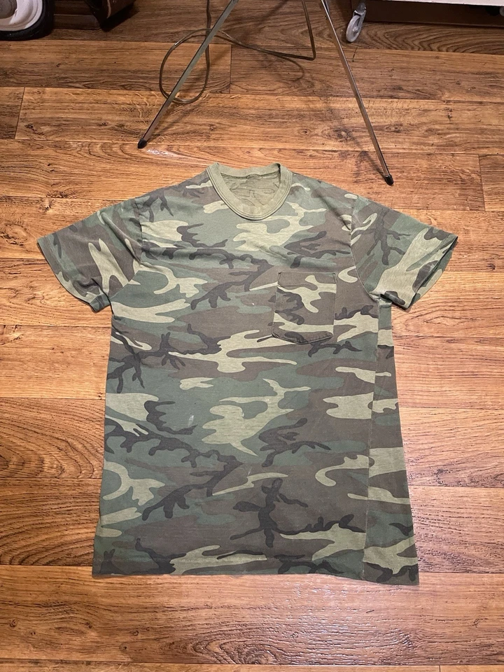 Camiseta De Colección Años 80 Militar Camuflada Ejército BDU Talla Mediana USA Campo Años 70 Bolsillo Foto 2 de 4