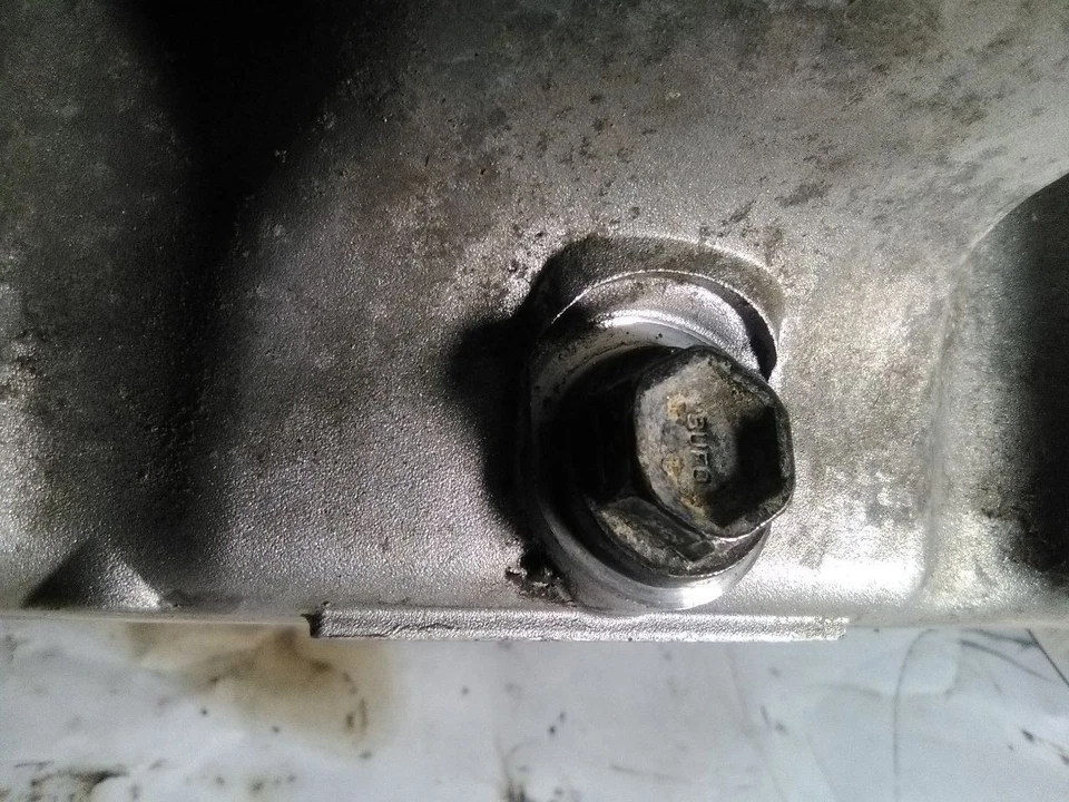 16 Volvo XC60 Oil Pan Plug-in Hybrid 2.0 Liter - Image 3 of 4