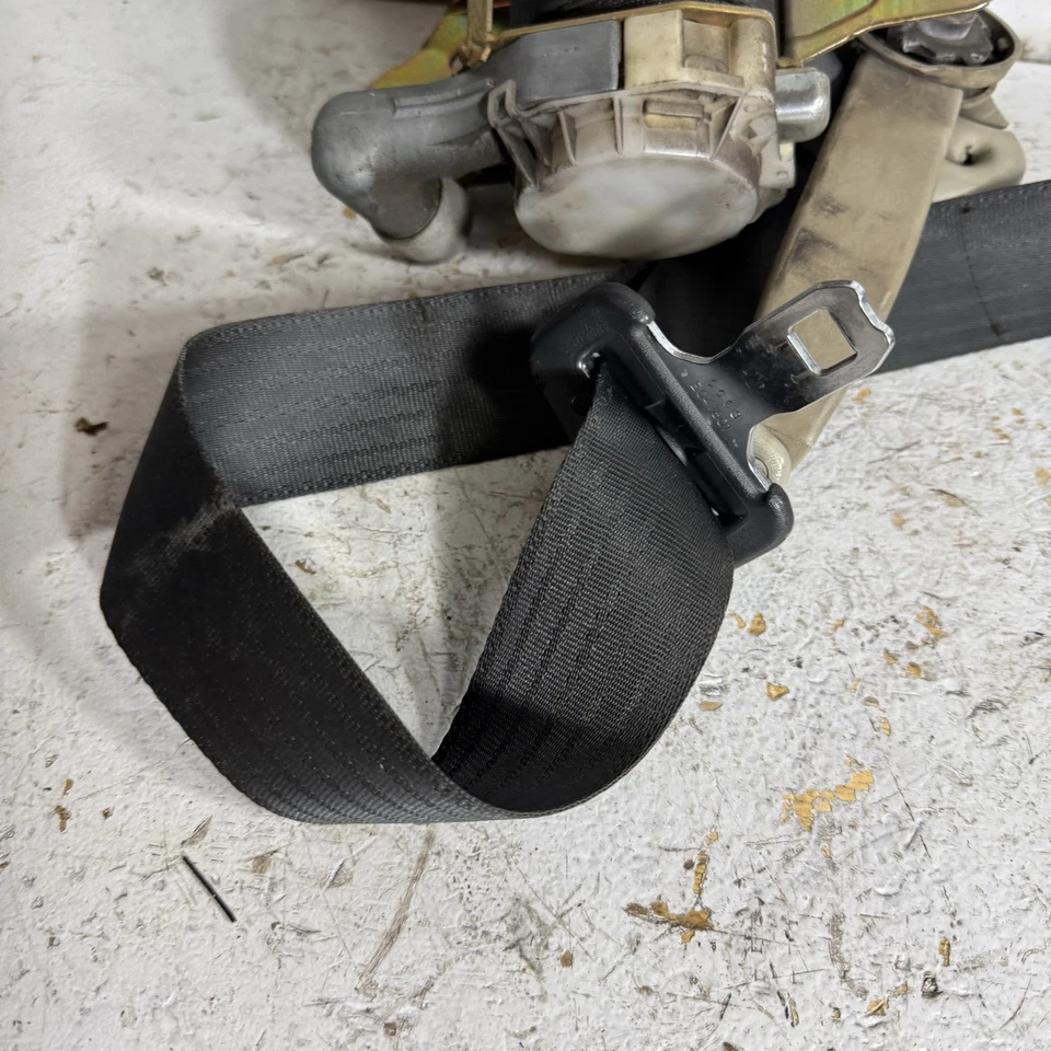 03-04 Infiniti G35 cupé cinturón seguridad delantero derecho retractor Foto 3 de 4