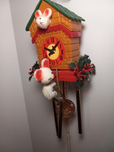 VINTAGE CHRISTMAS Cuckoo Clock Mice Windchime Ornament SNP CHICAGO 1973 Hong Kon