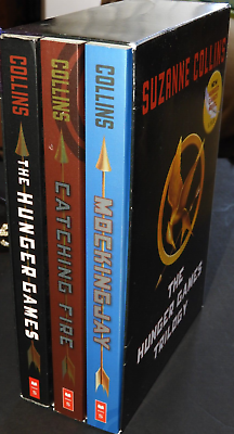 THE HUNGER GAMES TRILOGY BOXED SET, Suzanne Collins