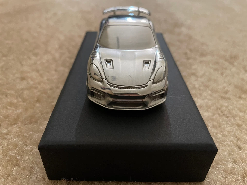 正品保时捷 718 Cayman GT4 RS 铝铬合金车型比例 1: 43 镇纸 — 第 4/4 张图片