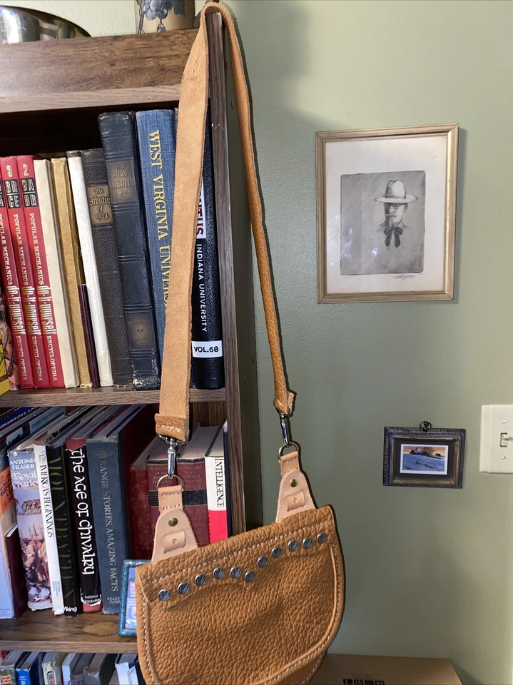 Bolso Posible de Cuero Hombre Montaña Polvo Negro Hecho a Mano con Correa Foto 2 de 4