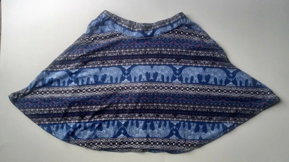 Falda corta para mujer Rue 21 talla S/M multicolor estampado elástico mini elefante Foto 3 de 4